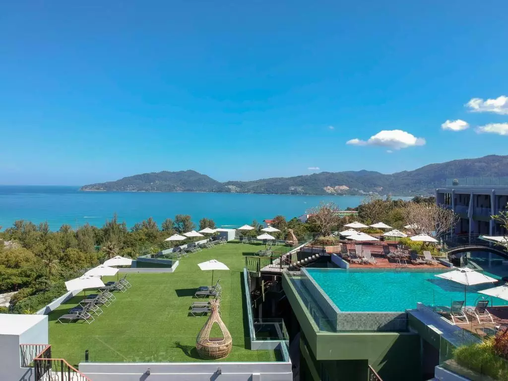 Crest Resort and Pool Villas